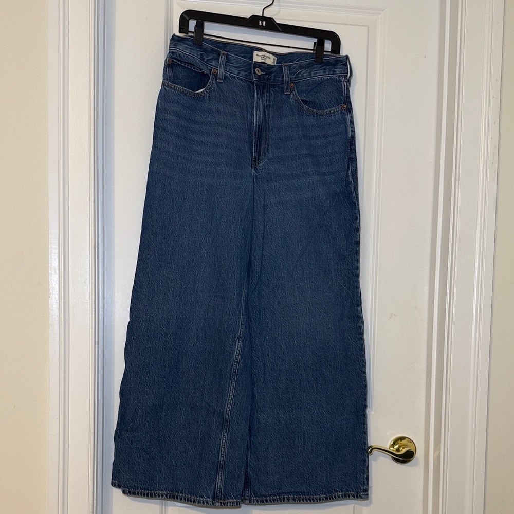 Abercrombie & Fitch The Wide Leg High Rise